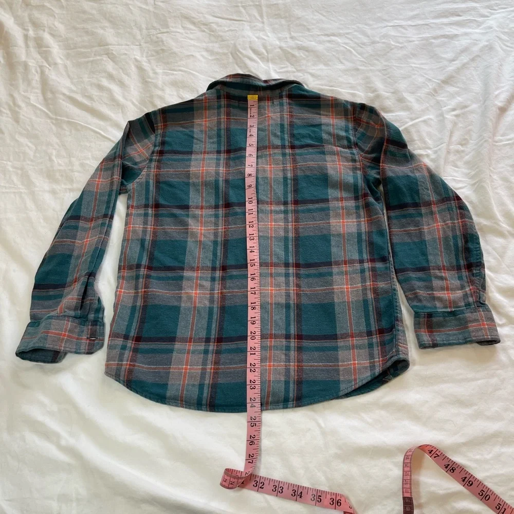 Kids/unisex Old Navy flannel long sleeve shirt, fits women’s small